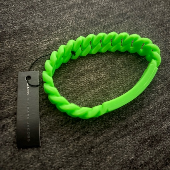 !LOW START! NWT green Marc by Marc jacob’s silicone bracelet - Picture 2 of 4